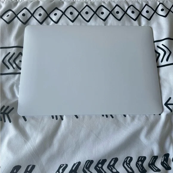 NWOT MacBook Pro Hard Case w/ Extra Accessories - Picture 2 of 5